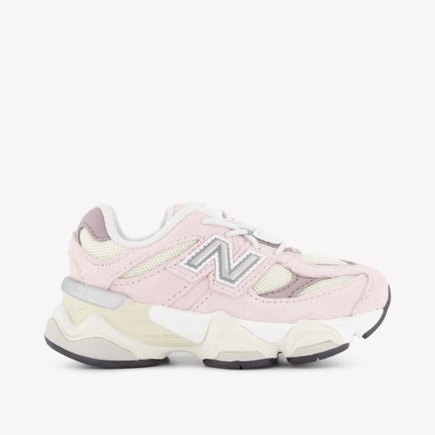 New Balance IV9060 Unisex Sneakers in Licht Roze