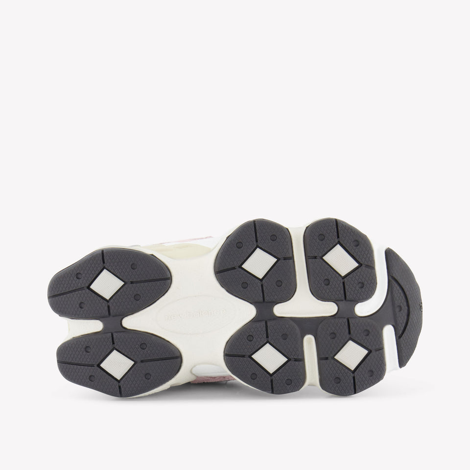 New Balance IV9060 Balance Unisex Sneakers in Licht Roze