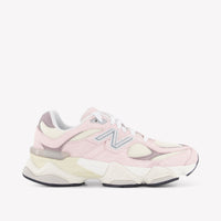 New Balance GC9060 Unisex Sneakers in Licht Roze