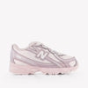 New Balance I740 Unisex Sneakers in Licht Roze