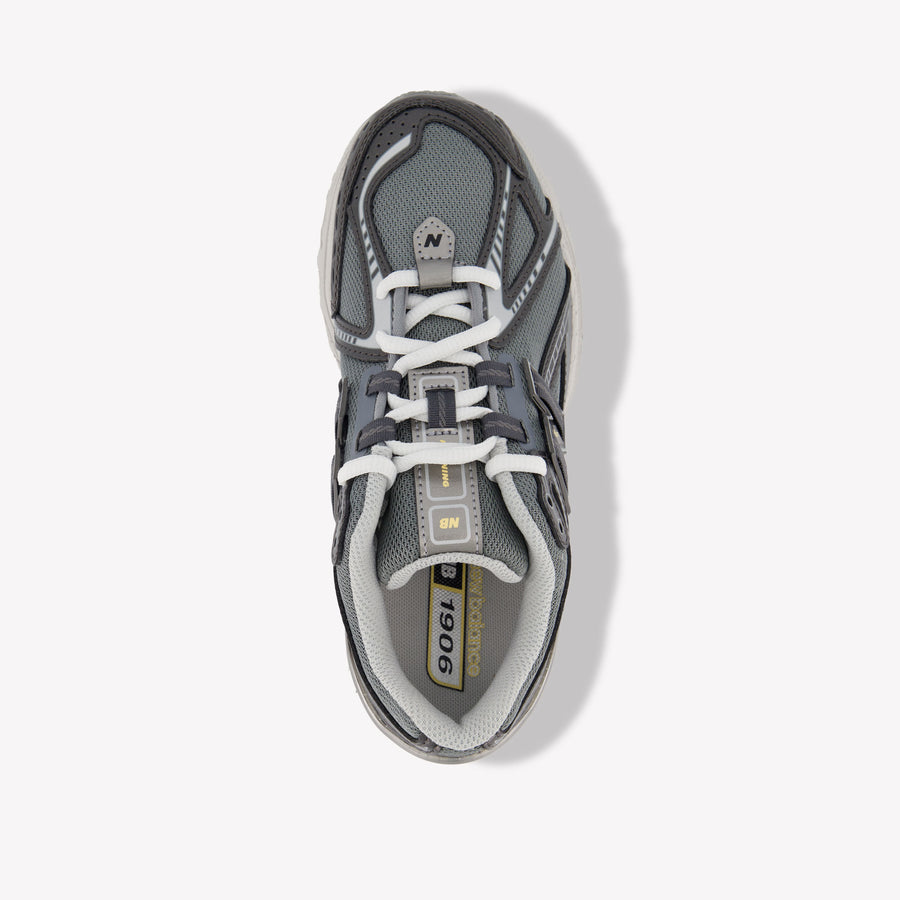 New Balance G1906 Unisex Sneakers in Donker Grijs