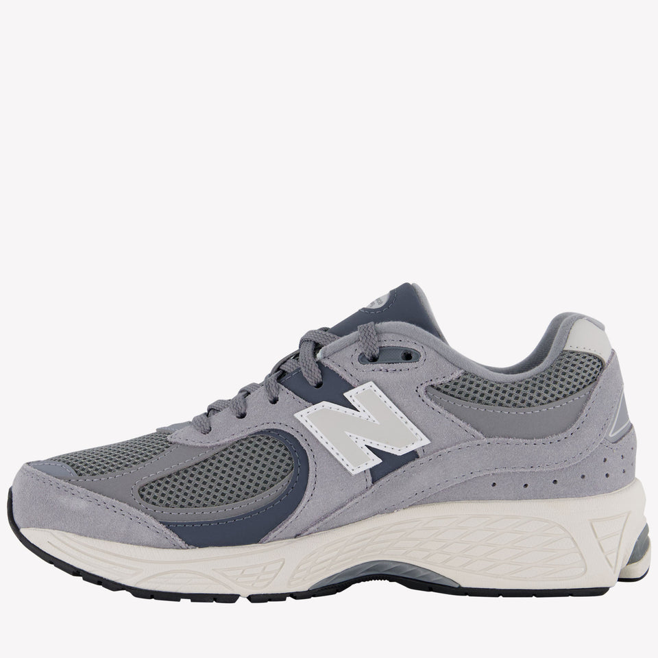 New Balance 2002 Unisex Sneakers in Gray