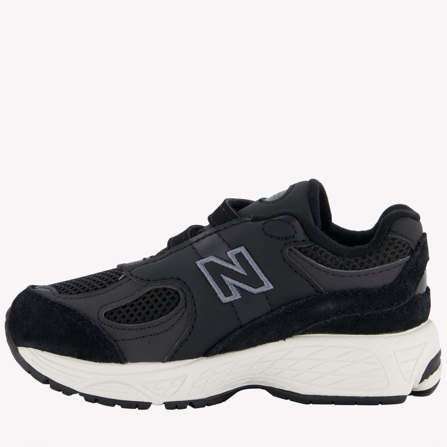 New Balance 2002 Unisex Sneakers  Black