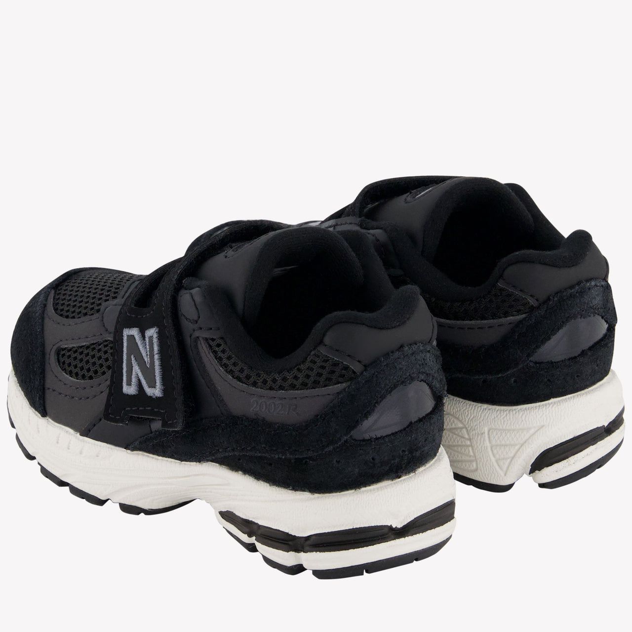 New Balance 2002 Unisex Sneakers  Black