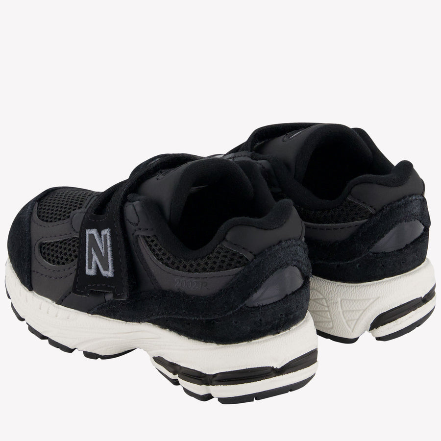 New Balance 2002 Unisex Sneakers  Black