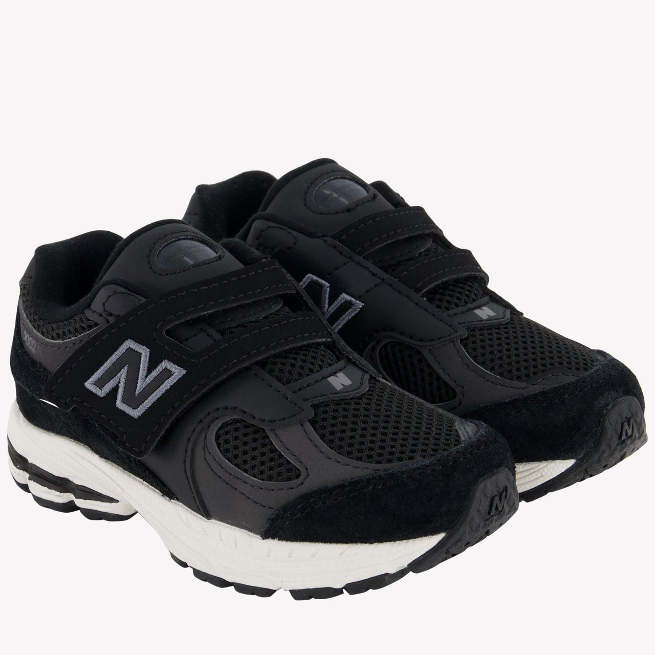 New Balance 2002 Unisex Sneakers  Black