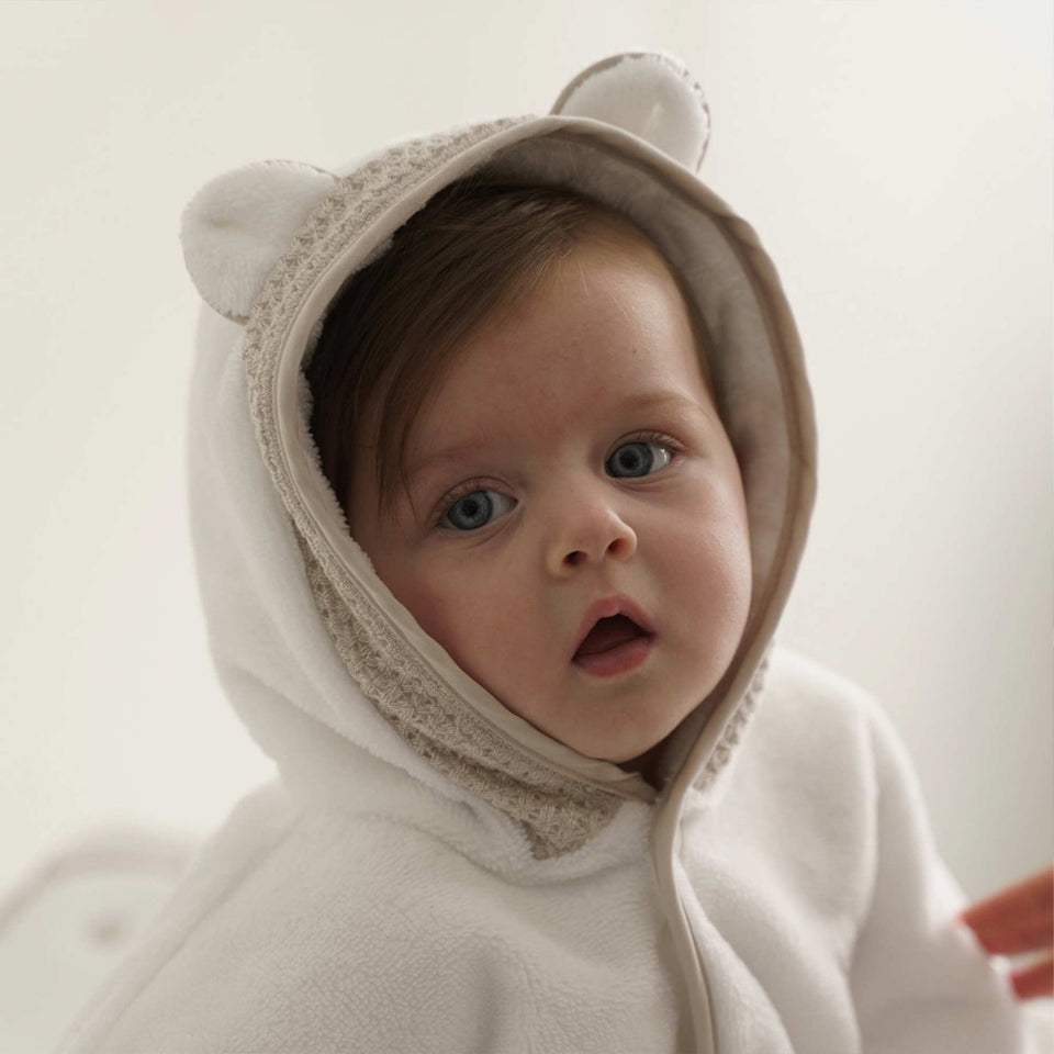 First Baby Poncho Basjas In Wit